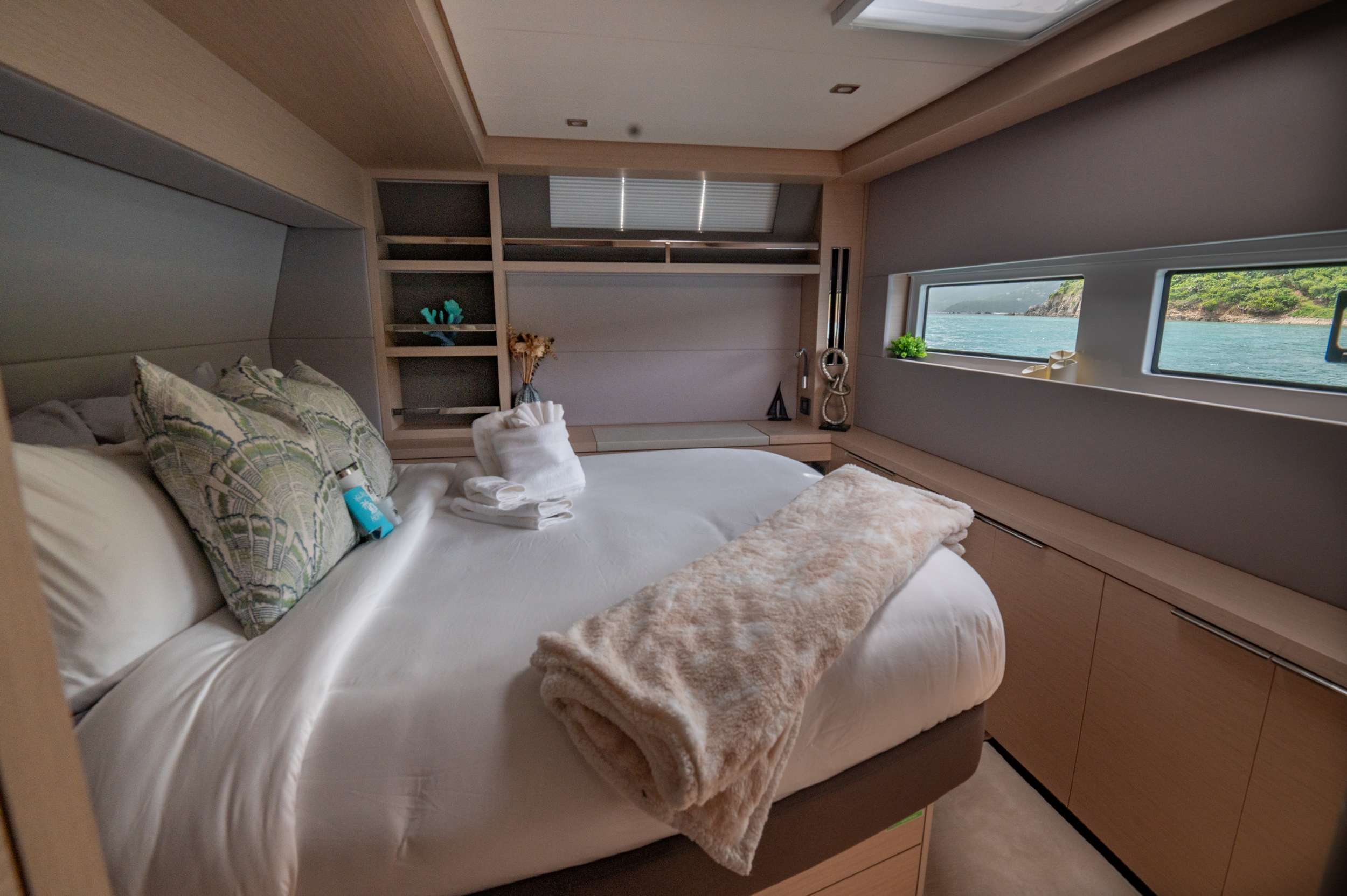 ISLAND HOPPIN' 55 yacht image 6