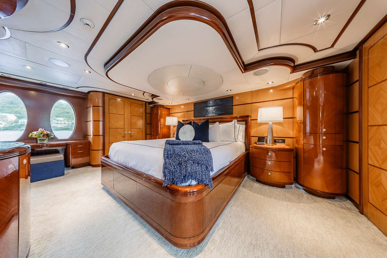 JUST ENOUGH yacht image 5