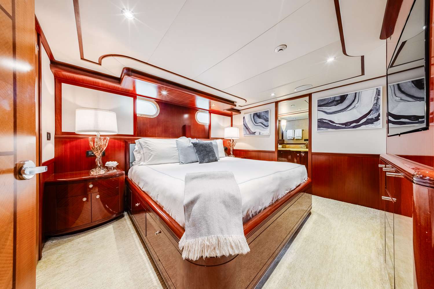 JUST ENOUGH yacht image 7