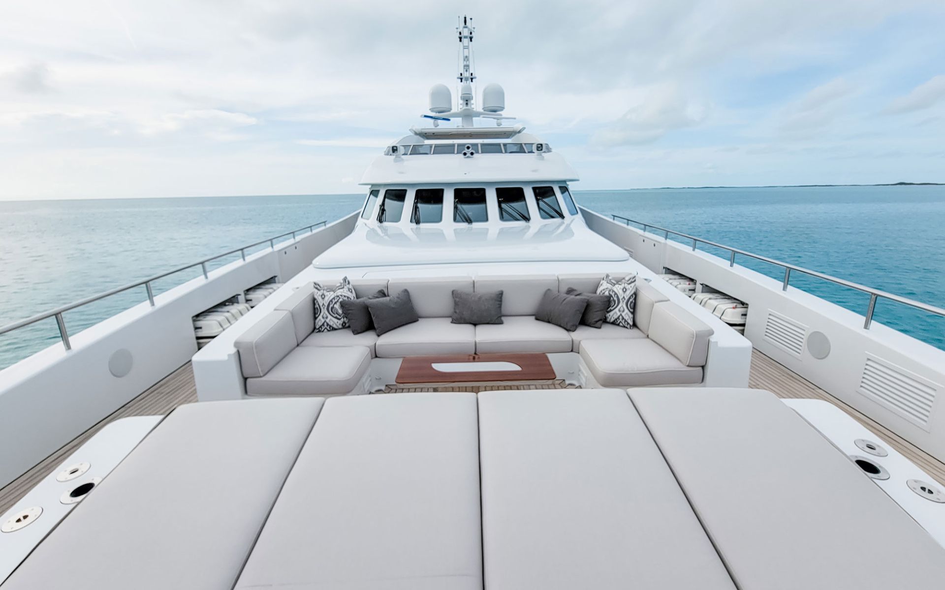 Foredeck Lounge