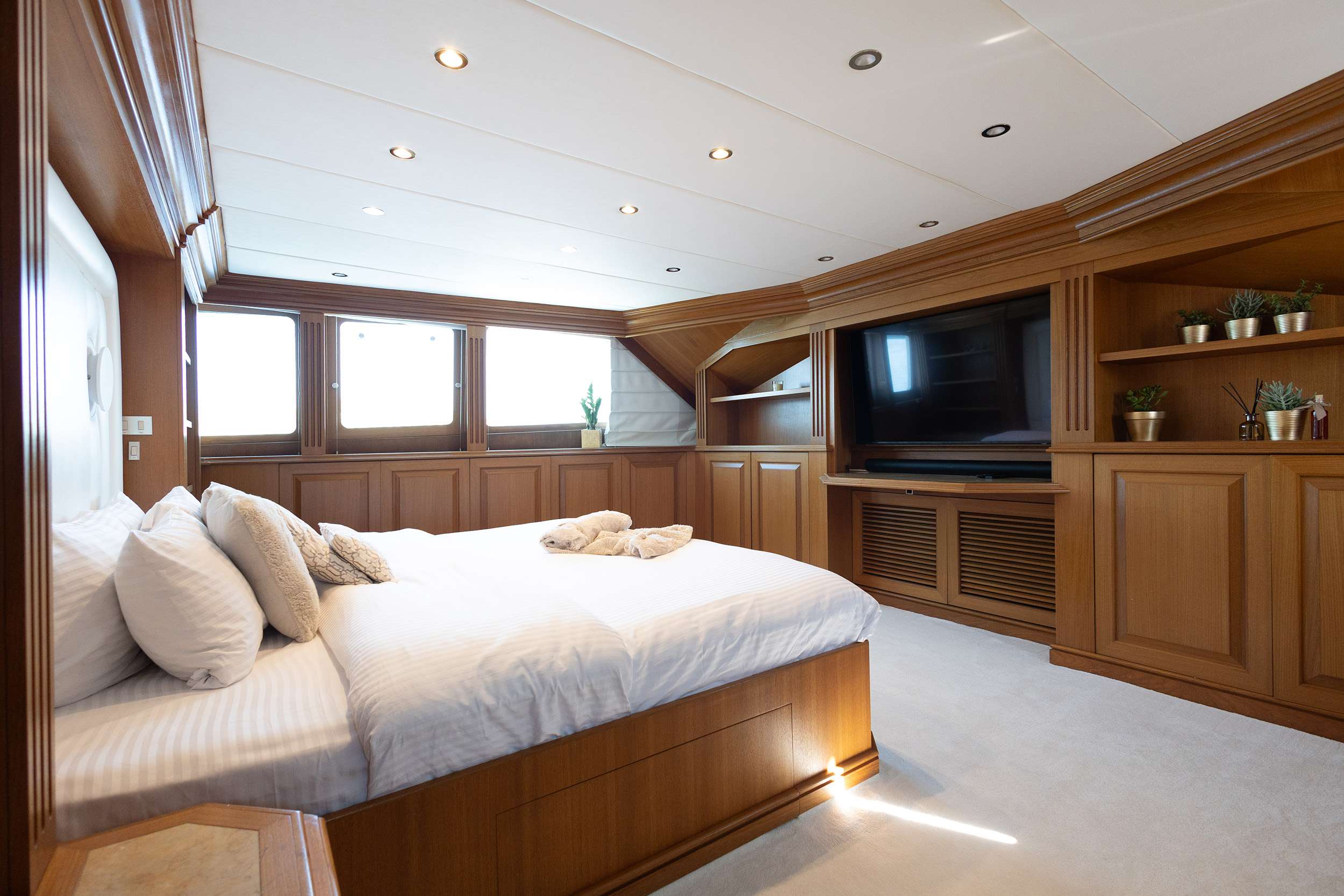 KOKOMO NIGHTS yacht image 9