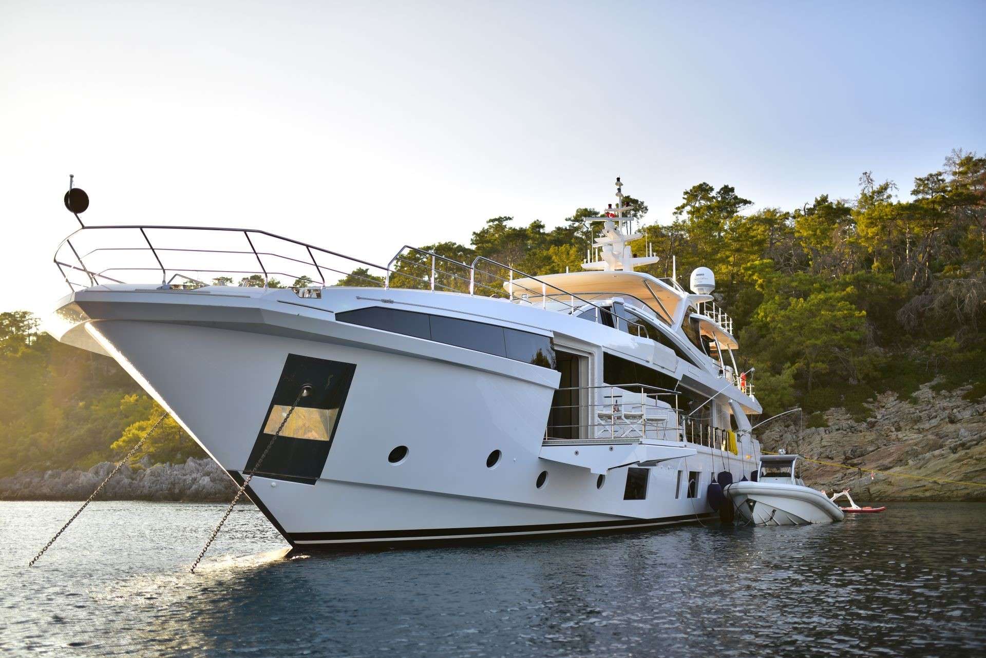 LOVE T yacht image 5