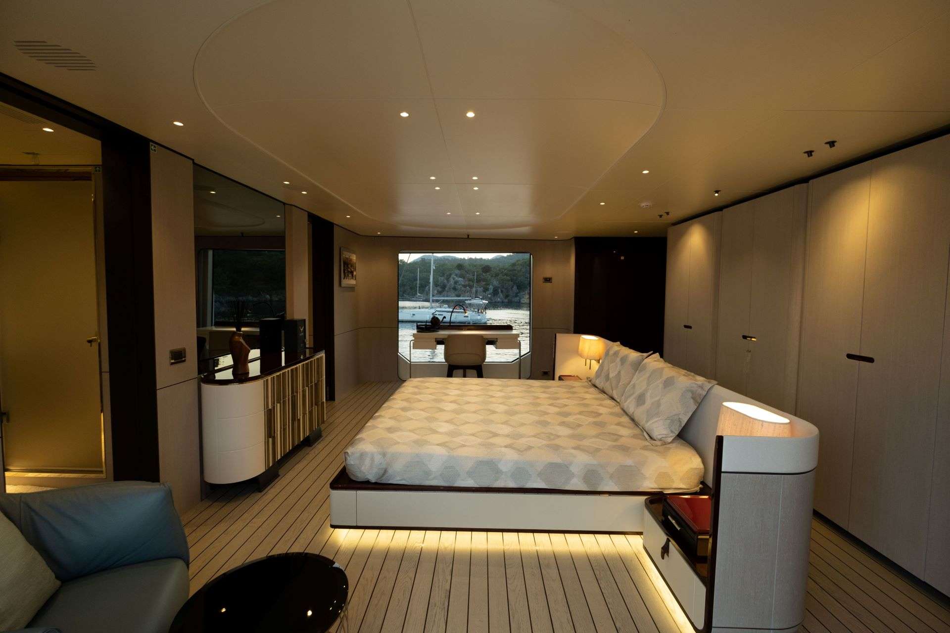 LOVE T yacht image 6
