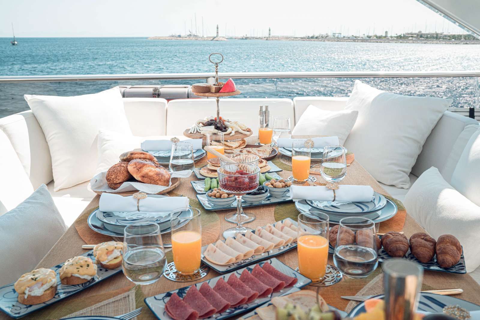 LOVE T yacht image 18