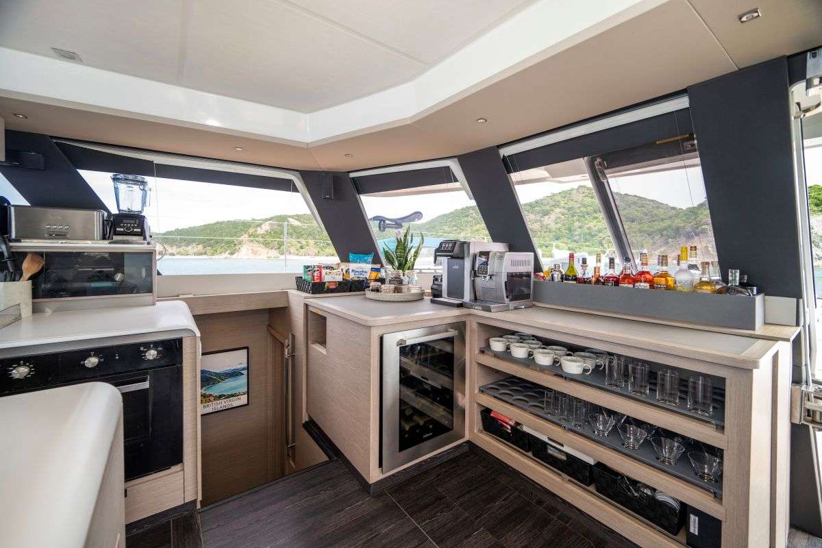 LYRA yacht image 4
