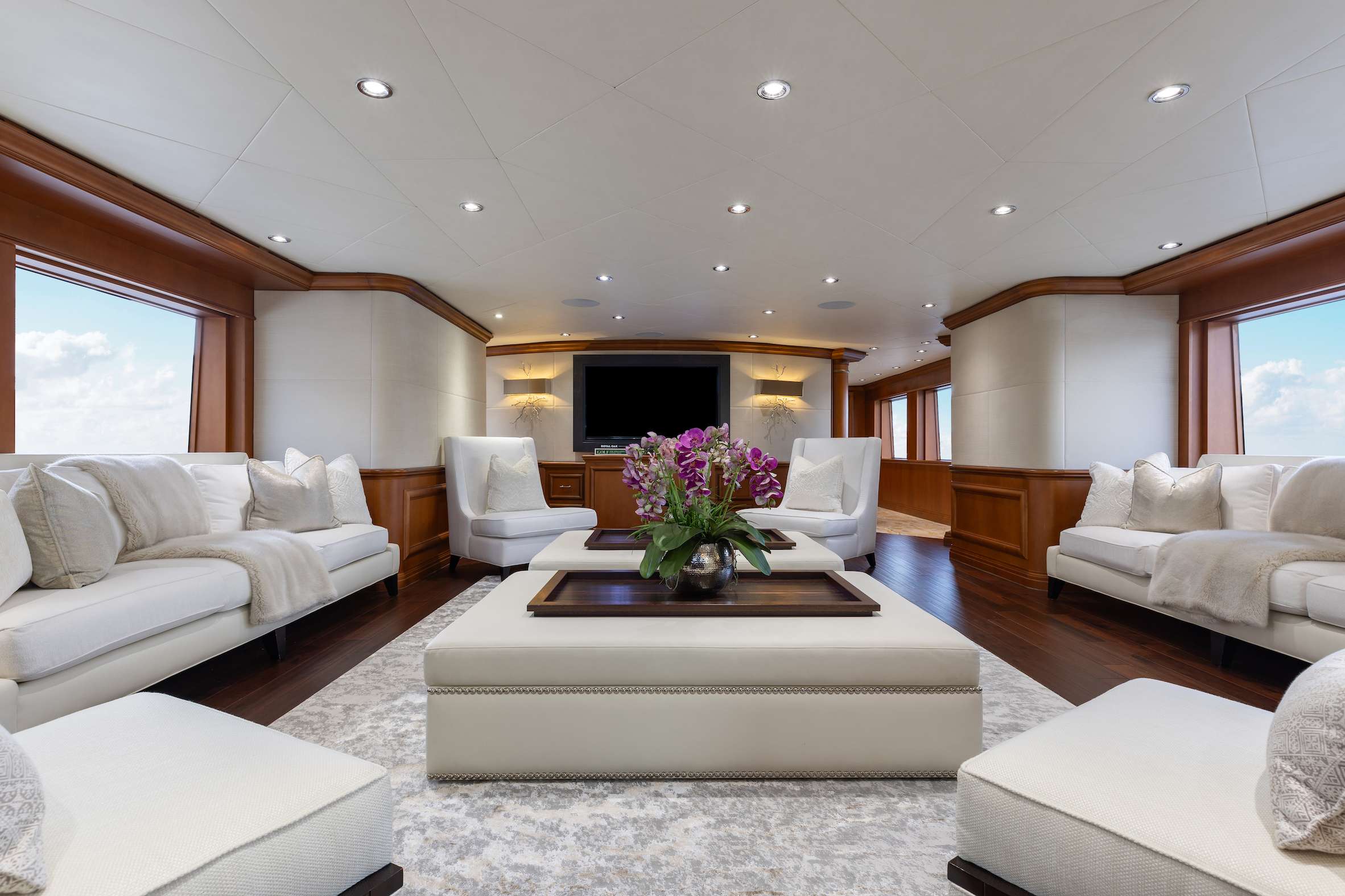 M3 yacht image 2