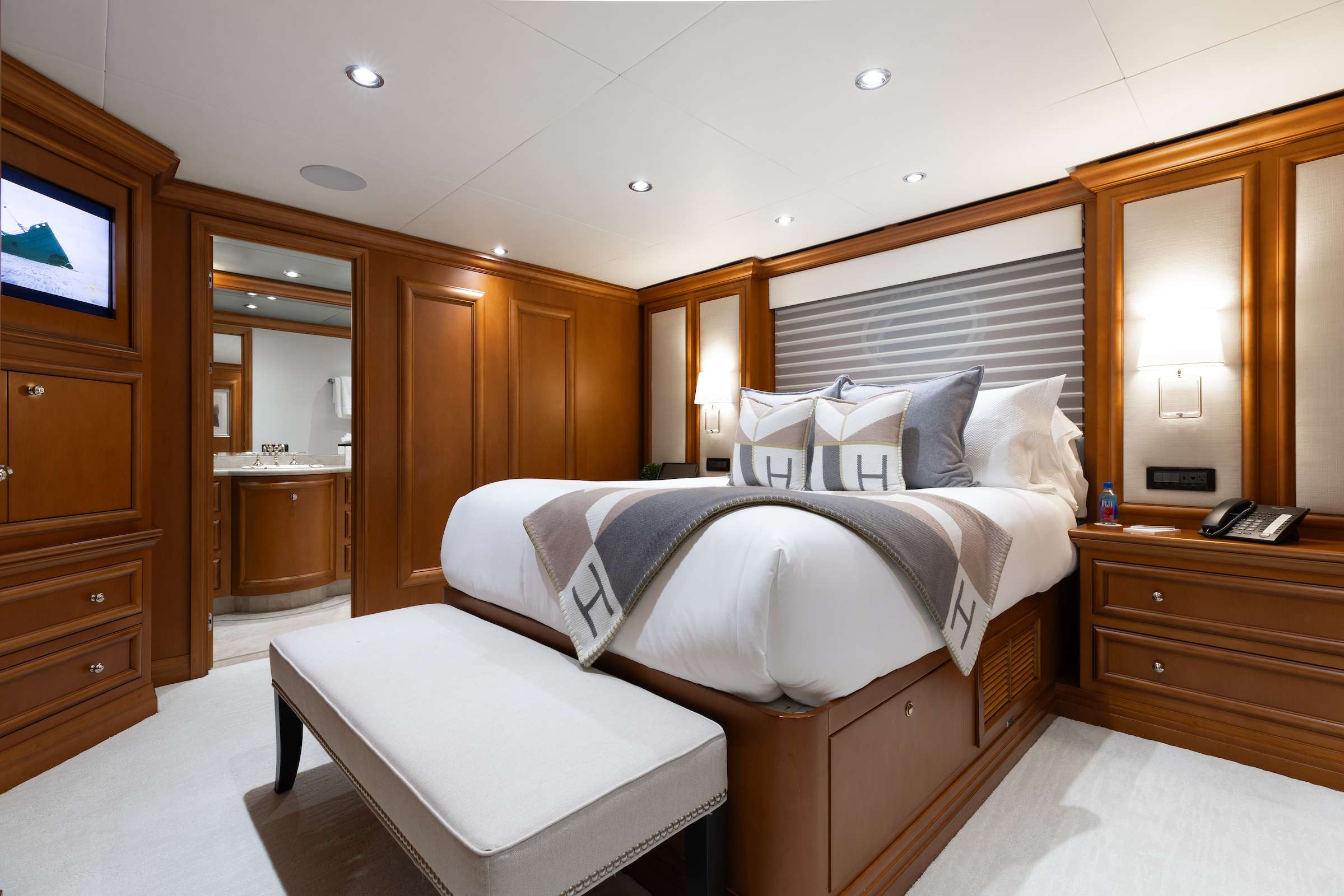 M3 yacht image 10