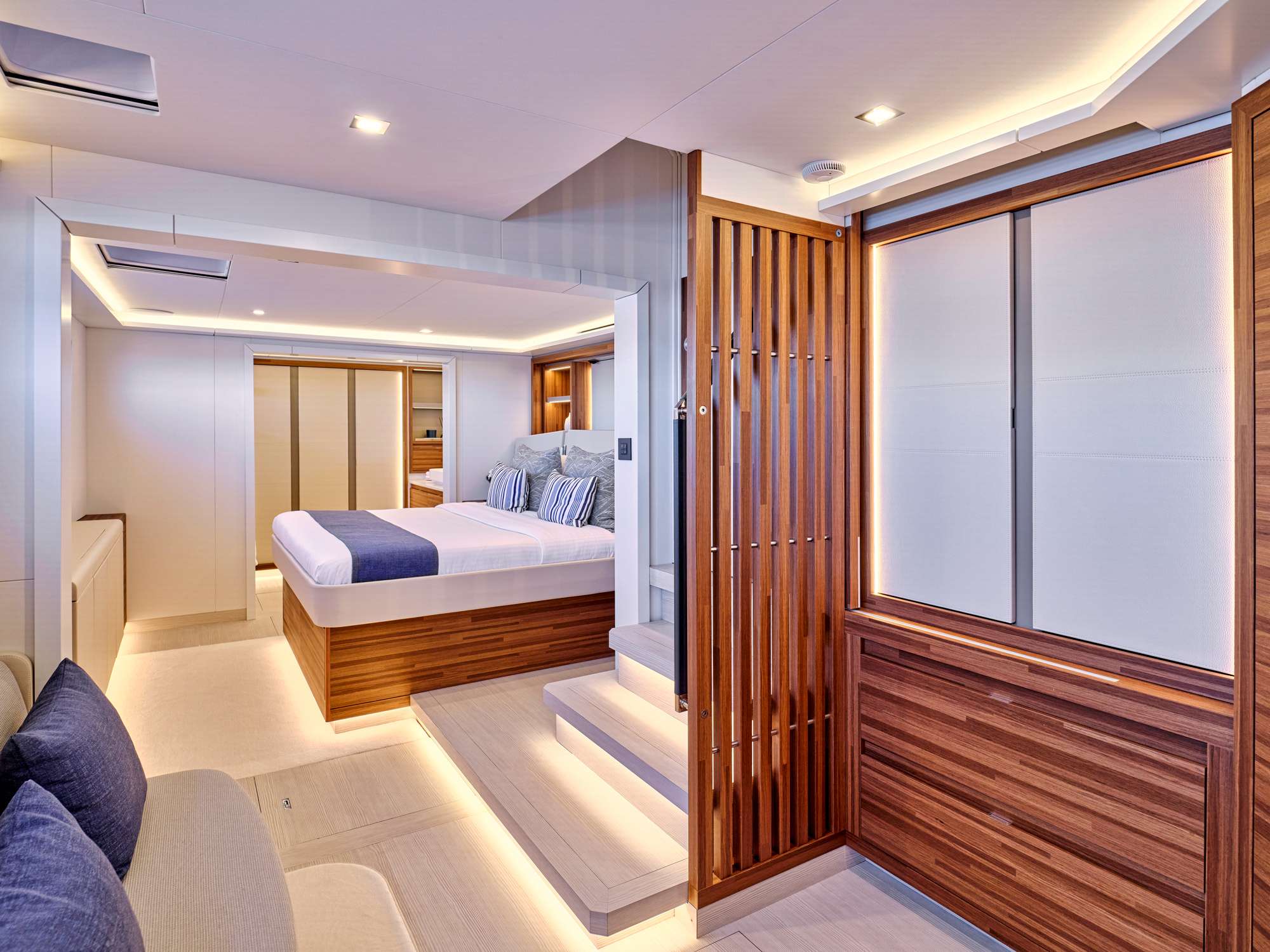 MAGIC MOMENTS yacht image 23