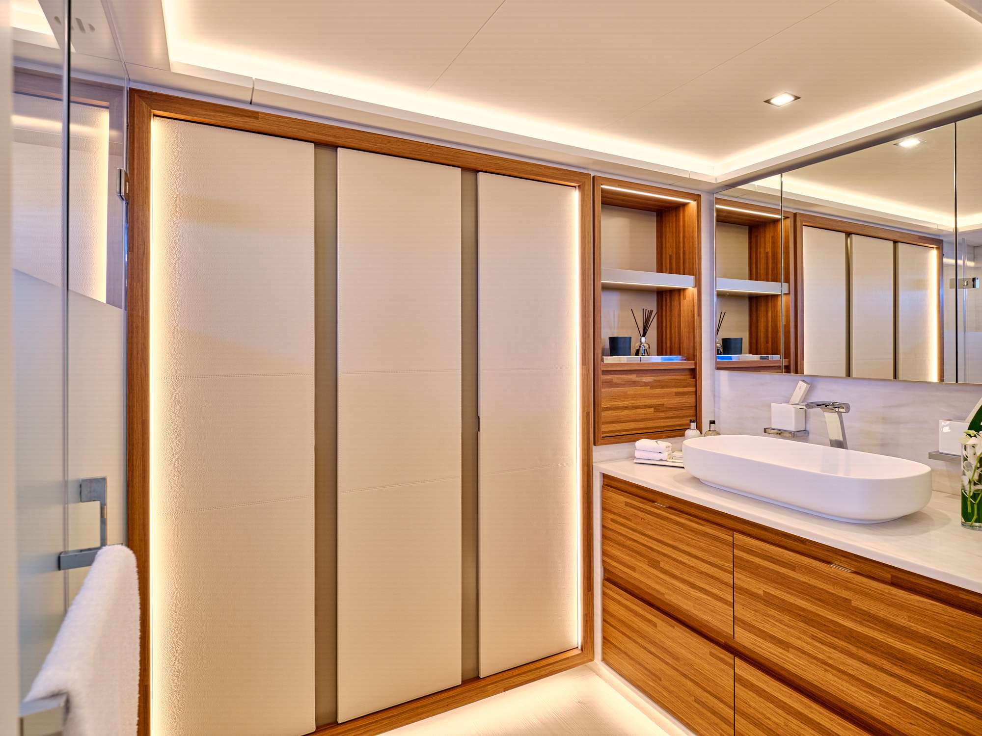MAGIC MOMENTS yacht image 27