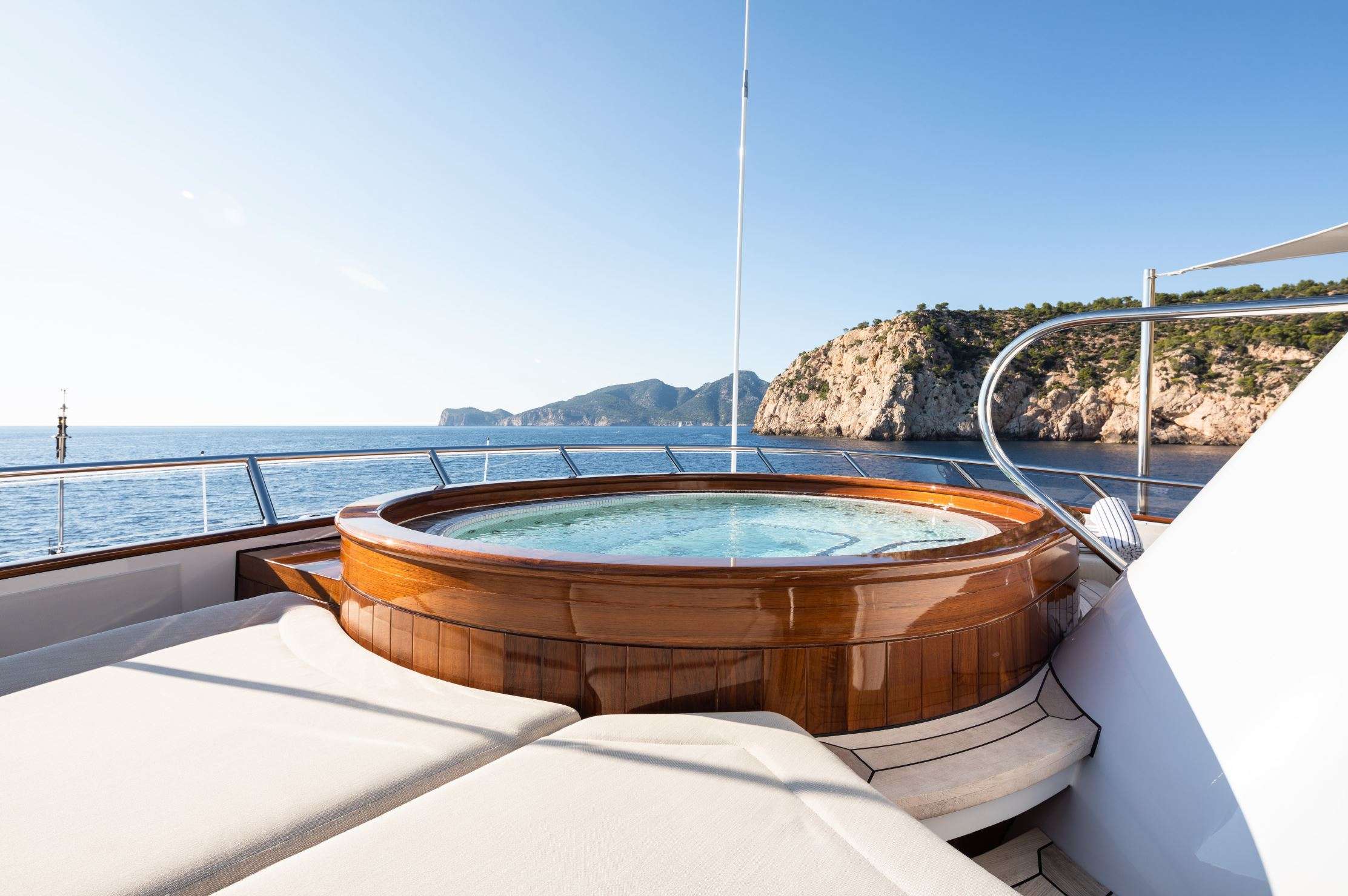 MIRAGE yacht image 13