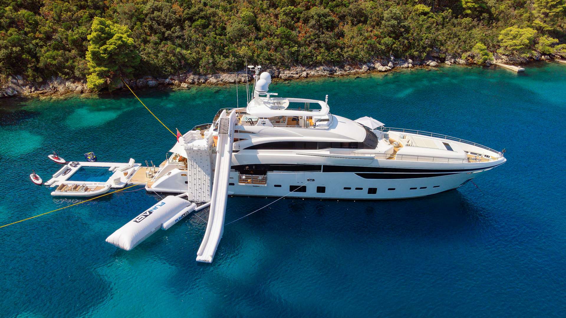 MIRAGE IV yacht image 2