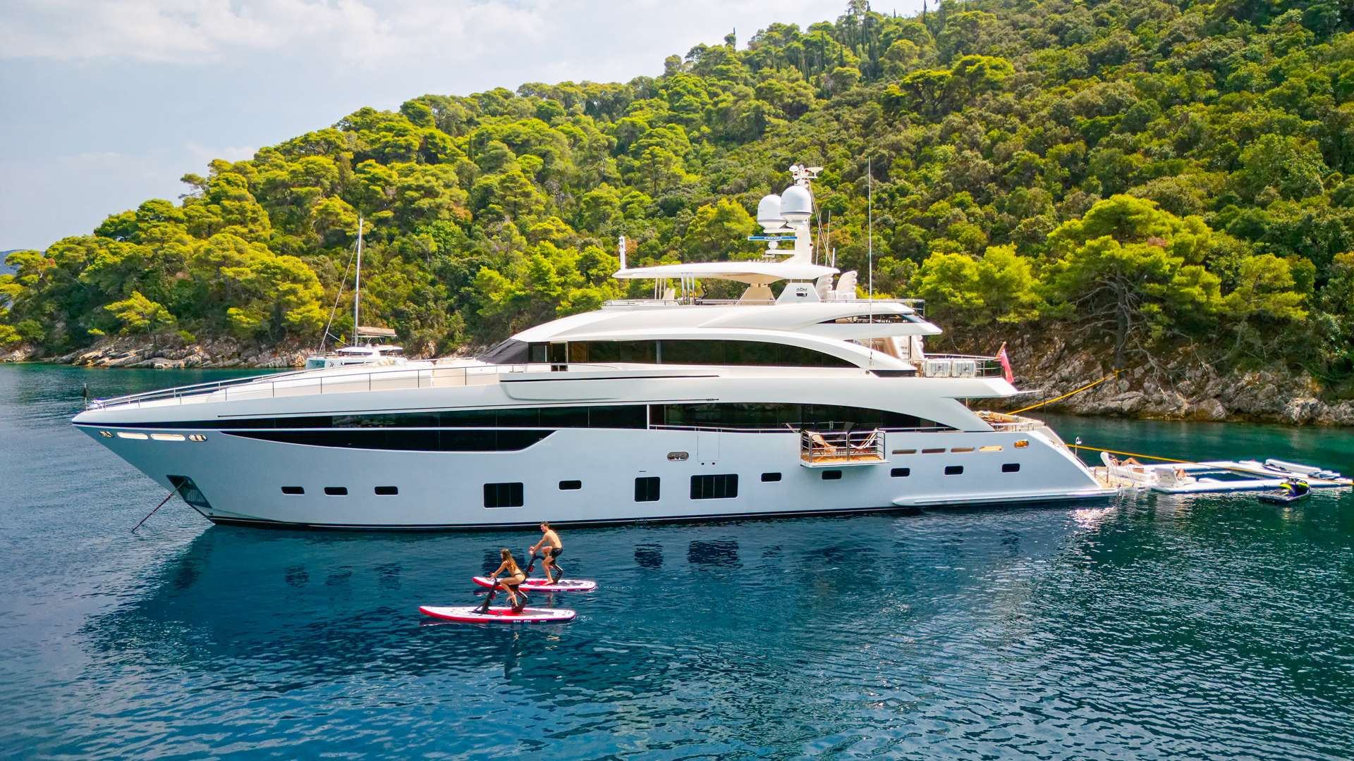MIRAGE IV yacht image 5
