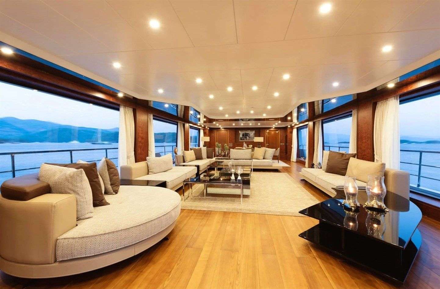 OCEAN BREEZE yacht image 2