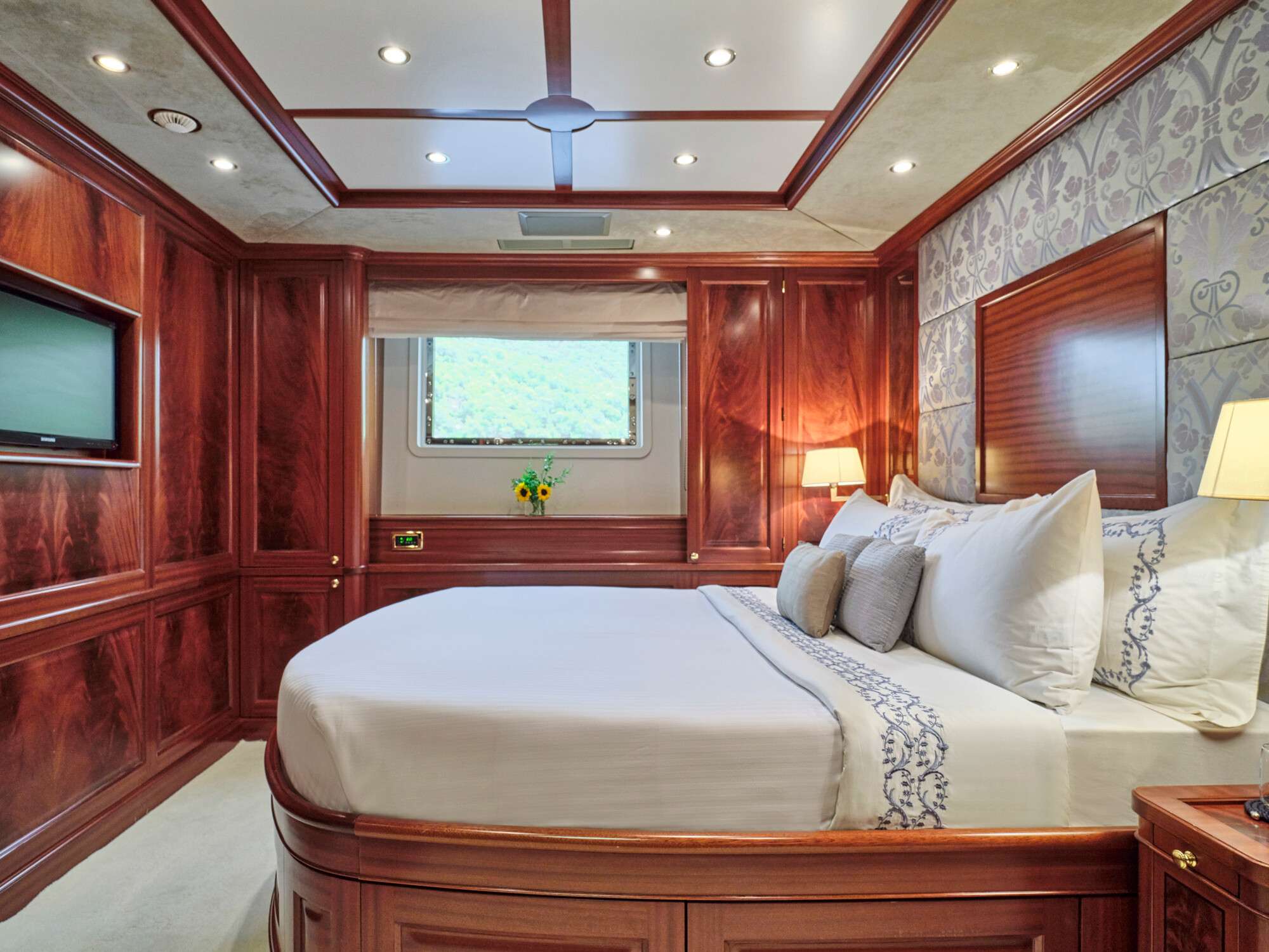 OPTION B yacht image 8
