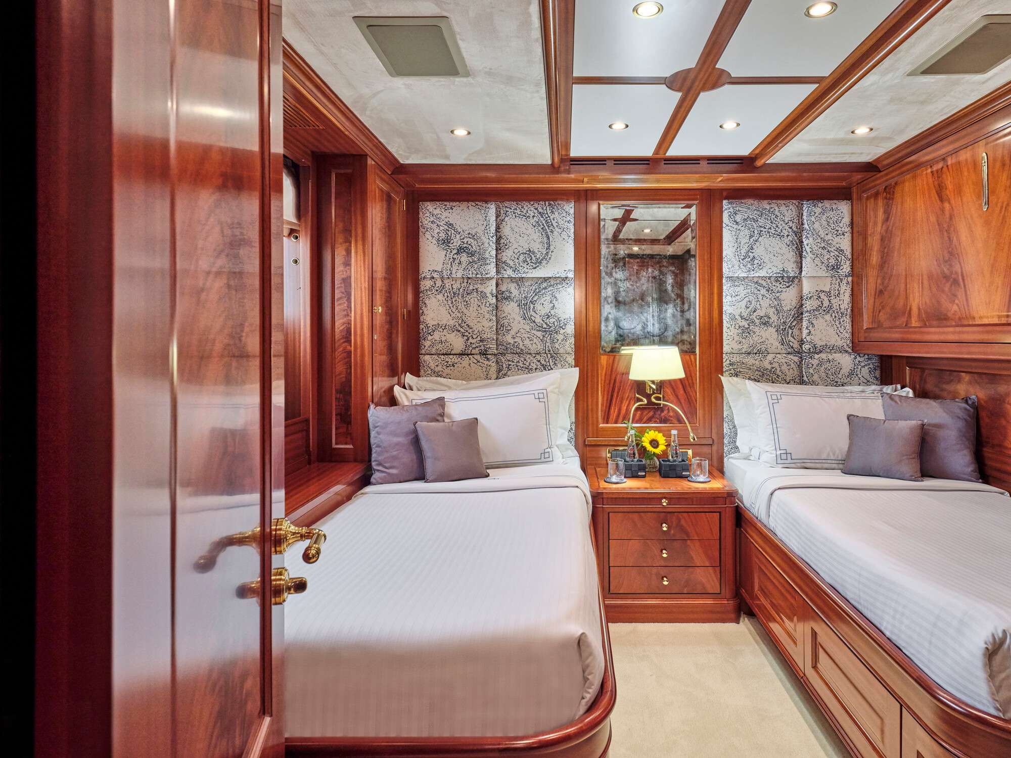 OPTION B yacht image 9