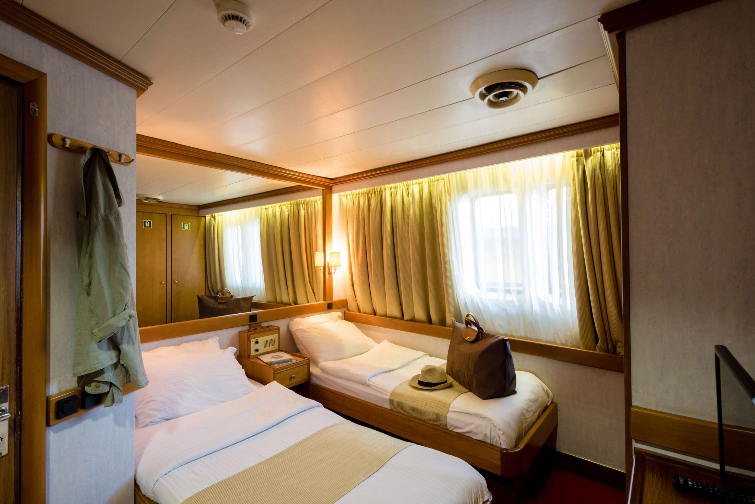 Panorama yacht image 6