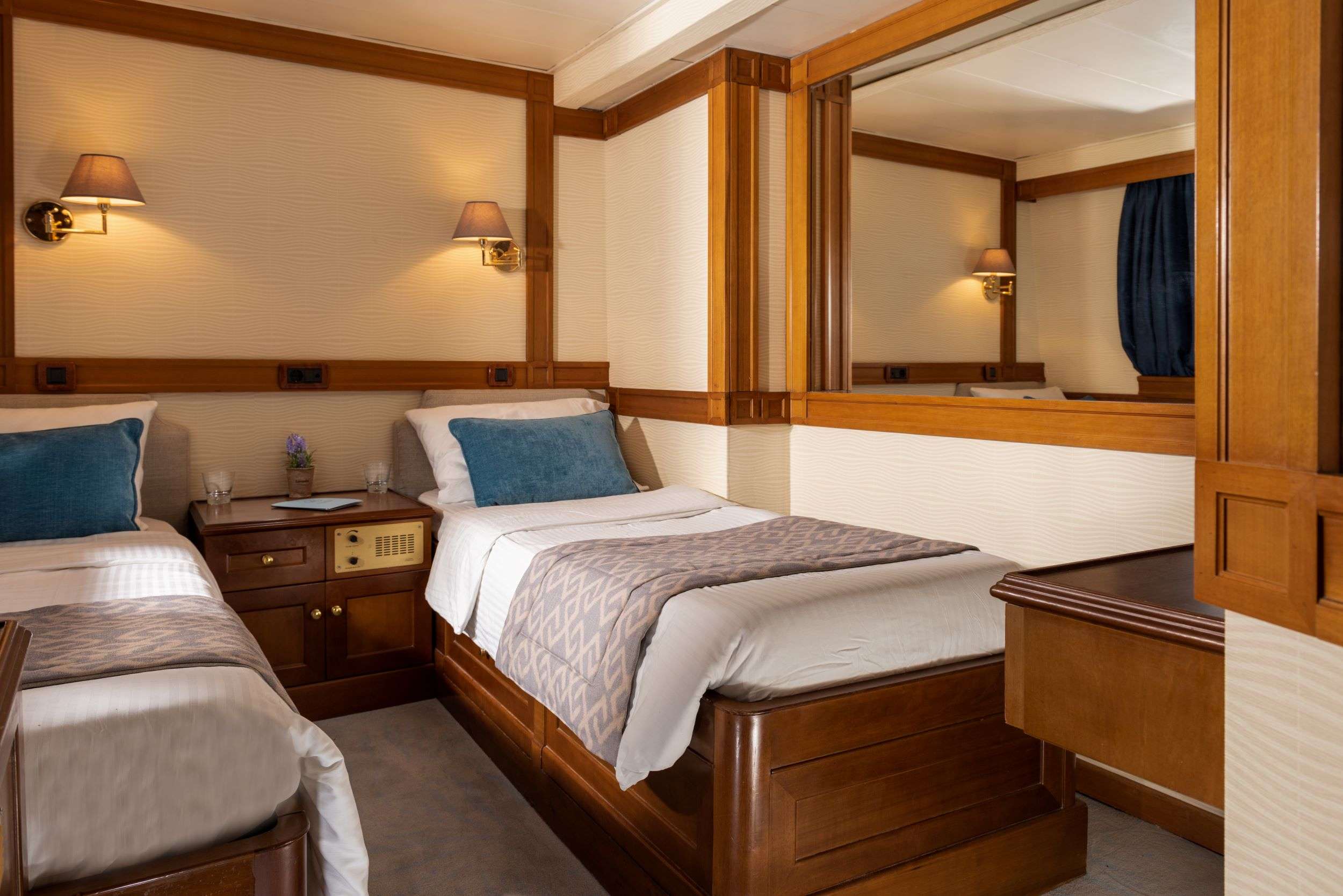 Panorama yacht image 7