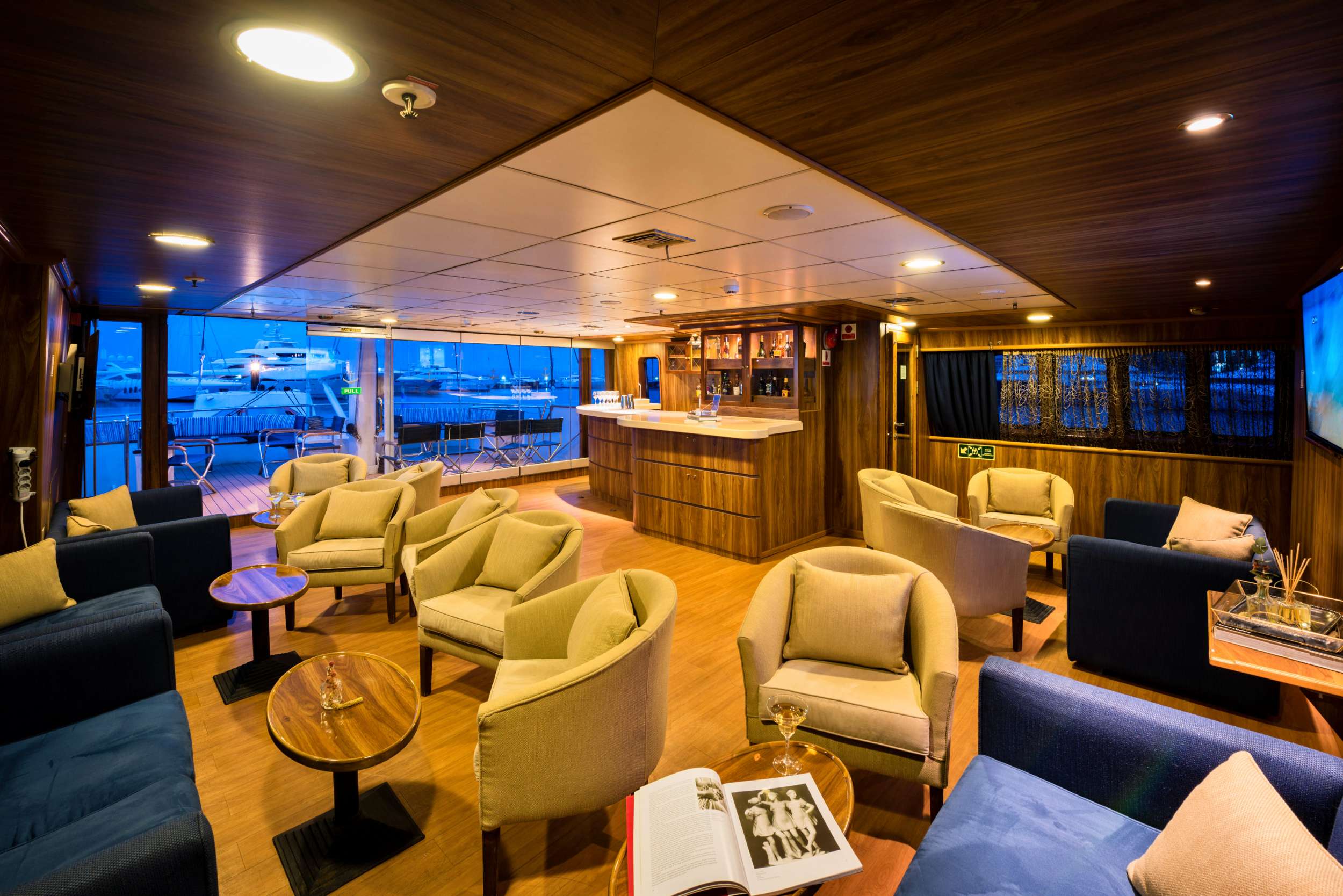 Panorama yacht image 9
