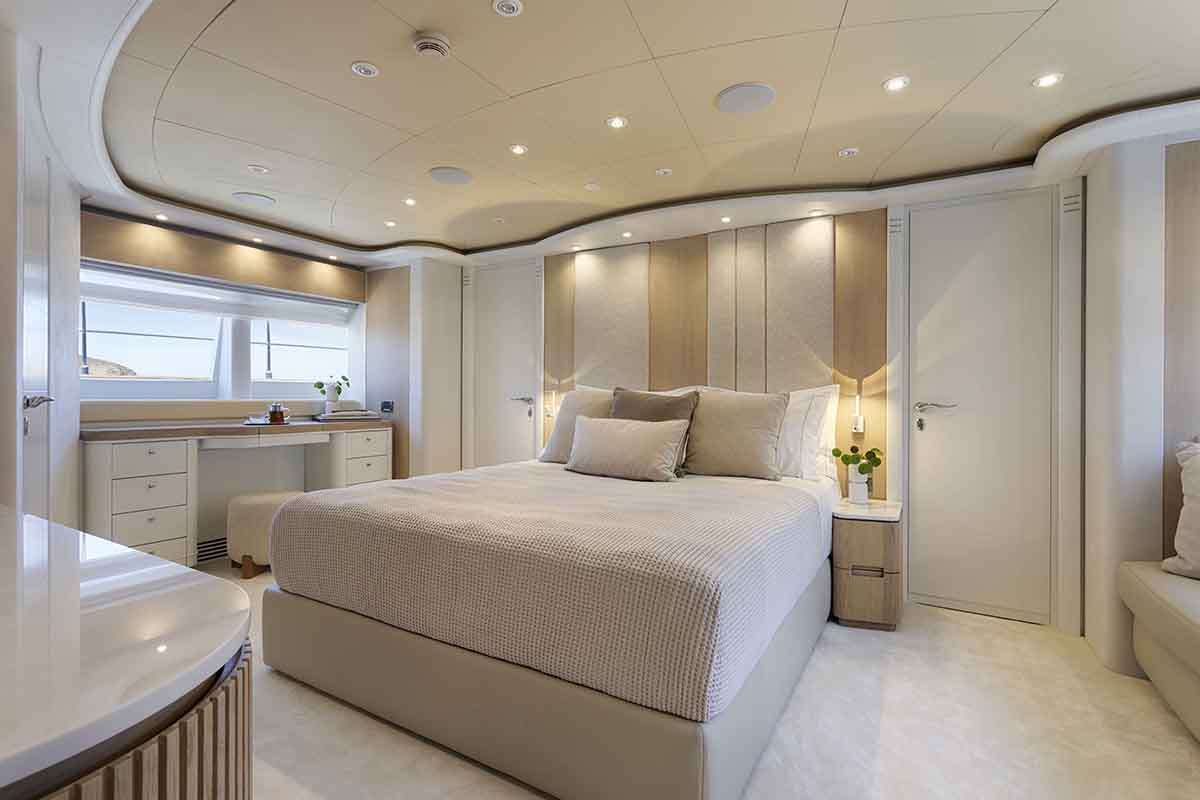 PARADISE yacht image 5