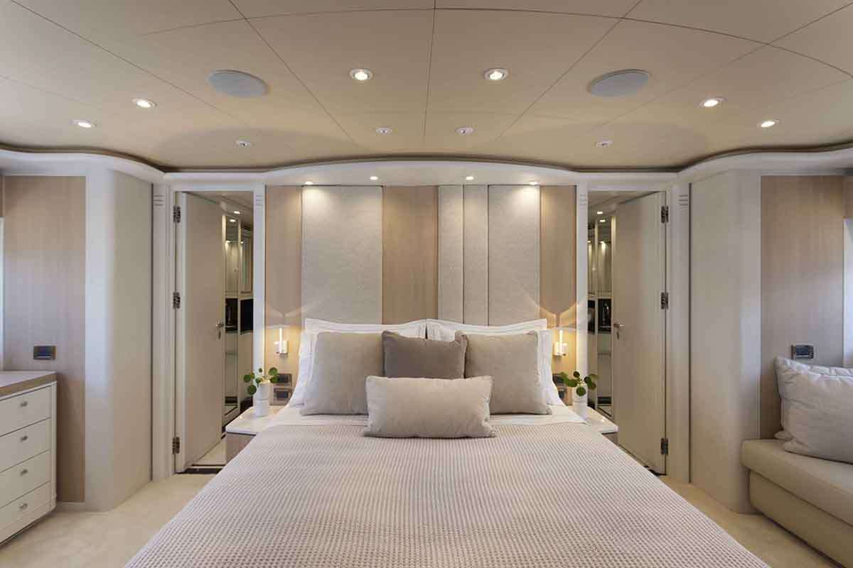 PARADISE yacht image 6