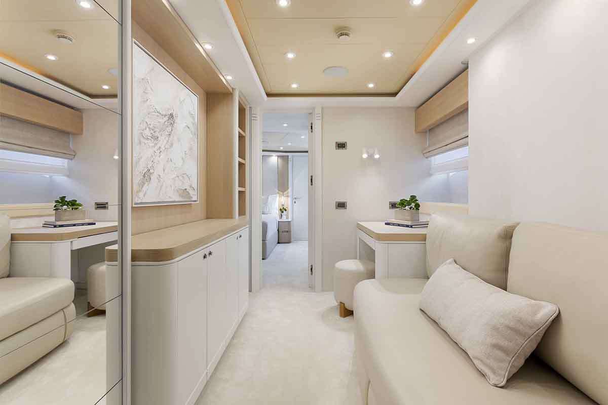 PARADISE yacht image 9