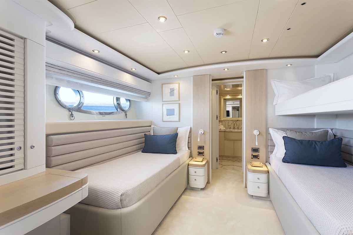 PARADISE yacht image 12