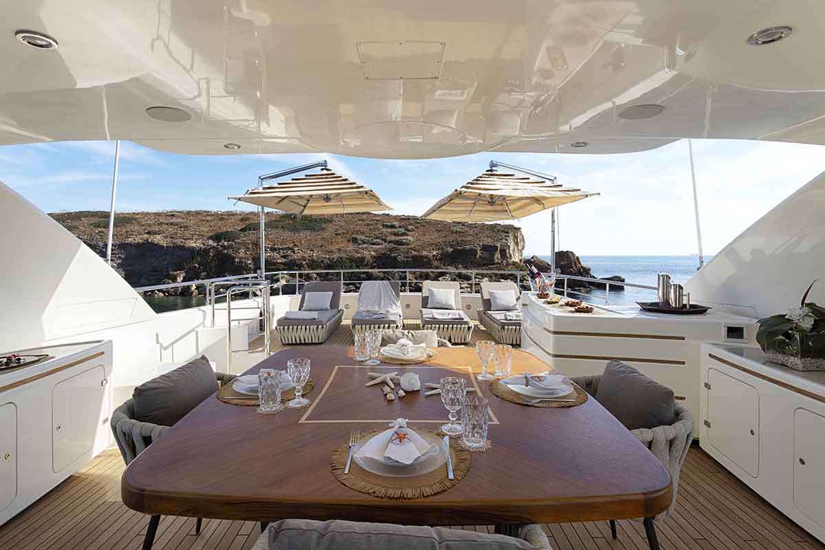 PARADISE yacht image 15