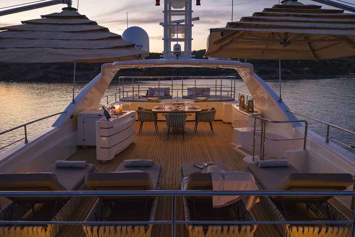 PARADISE yacht image 17