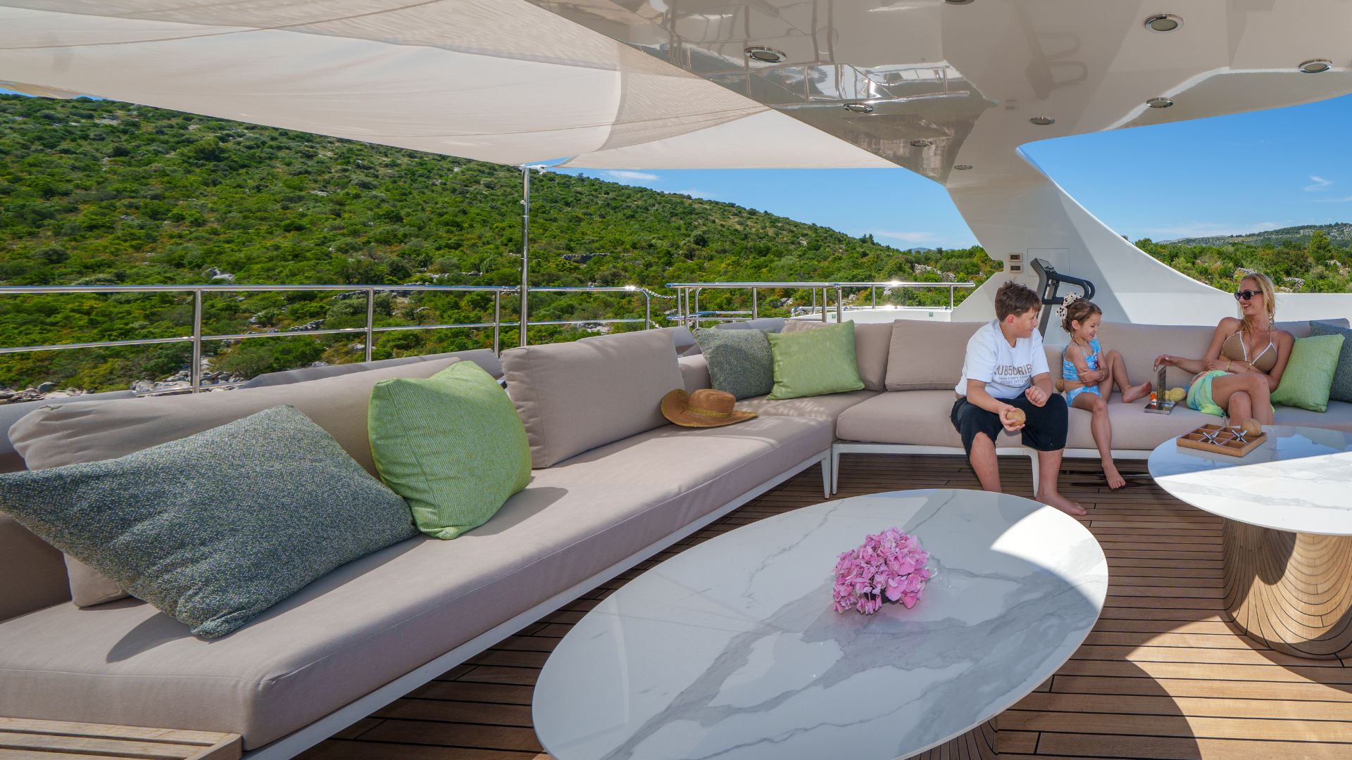 13-Silent-World-flybridge-lounge_