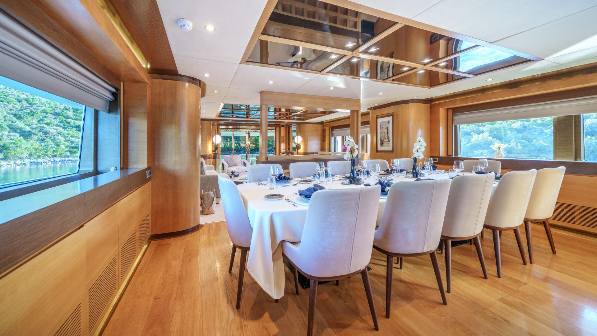 18-Silent-World-dining-area_