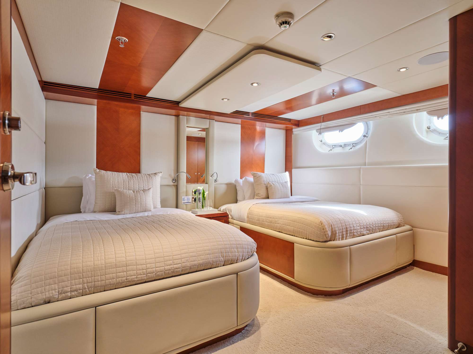 SOJO yacht image 9