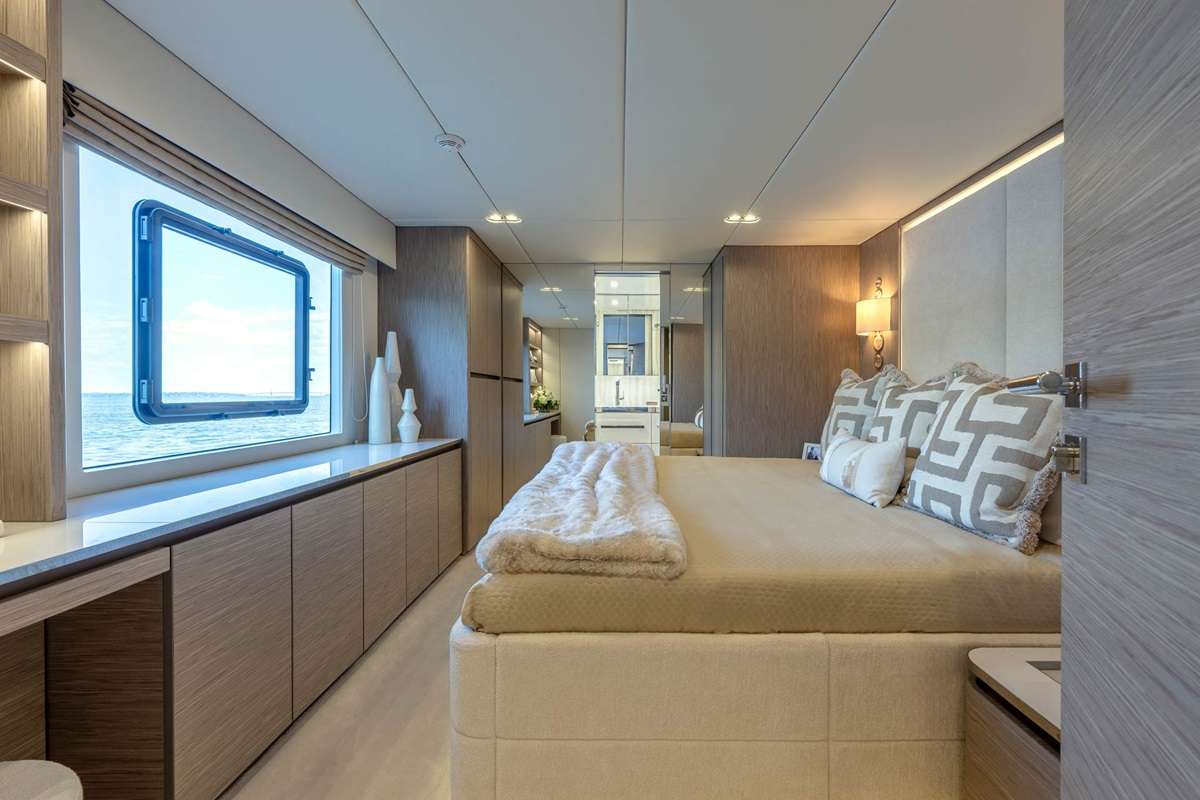 SOL yacht image 9