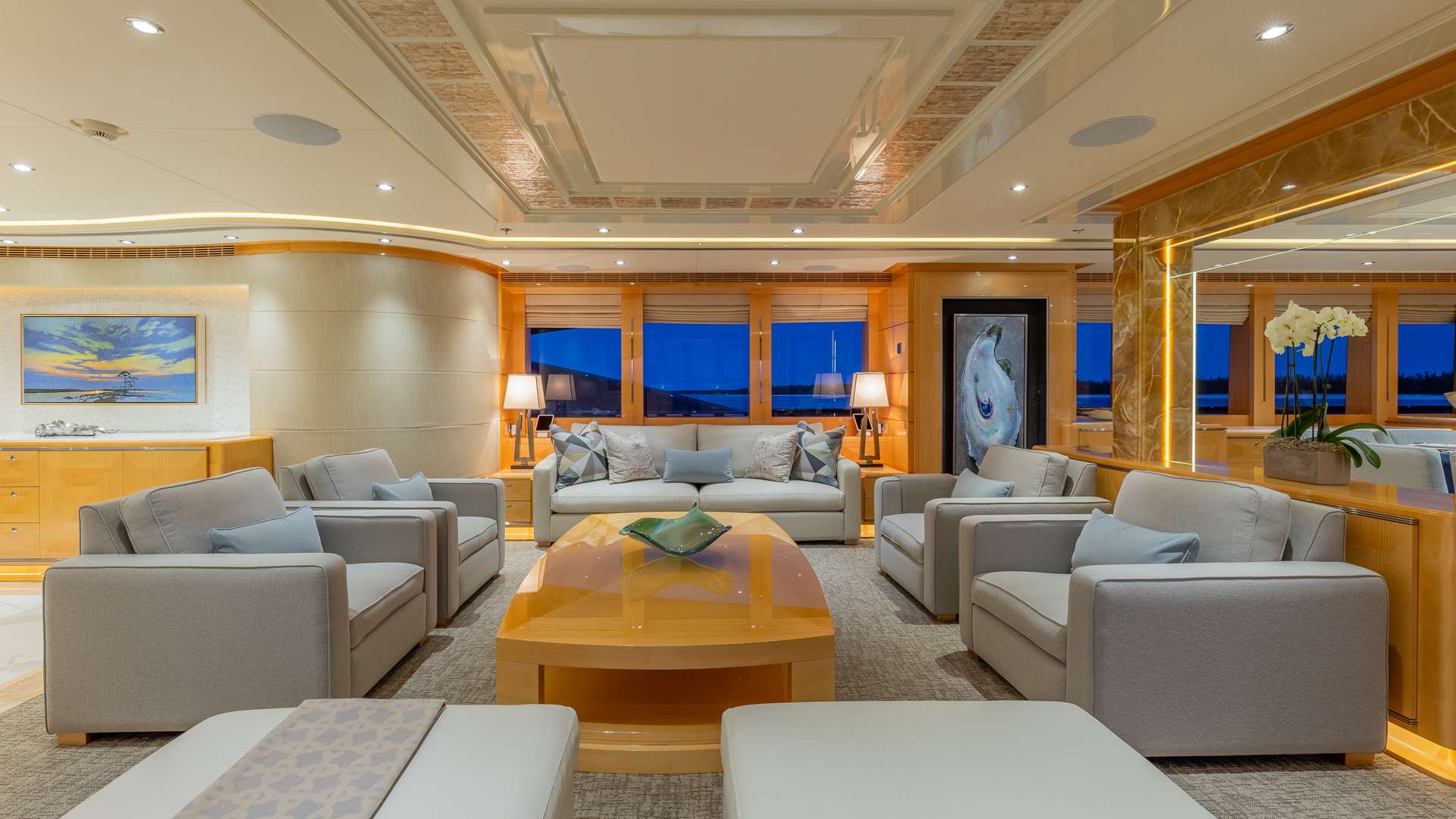 SOUTH yacht image 2