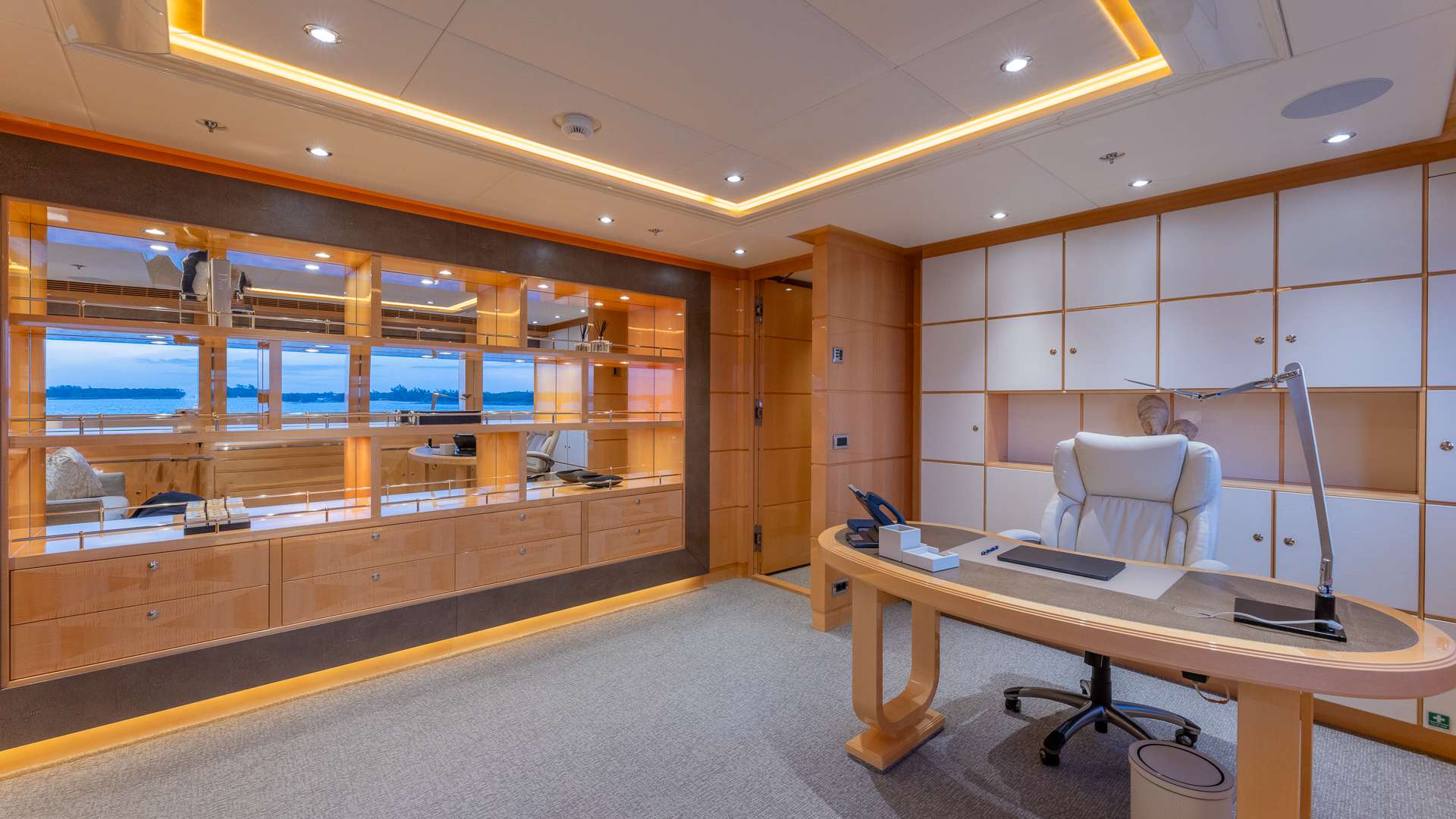 SOUTH yacht image 6