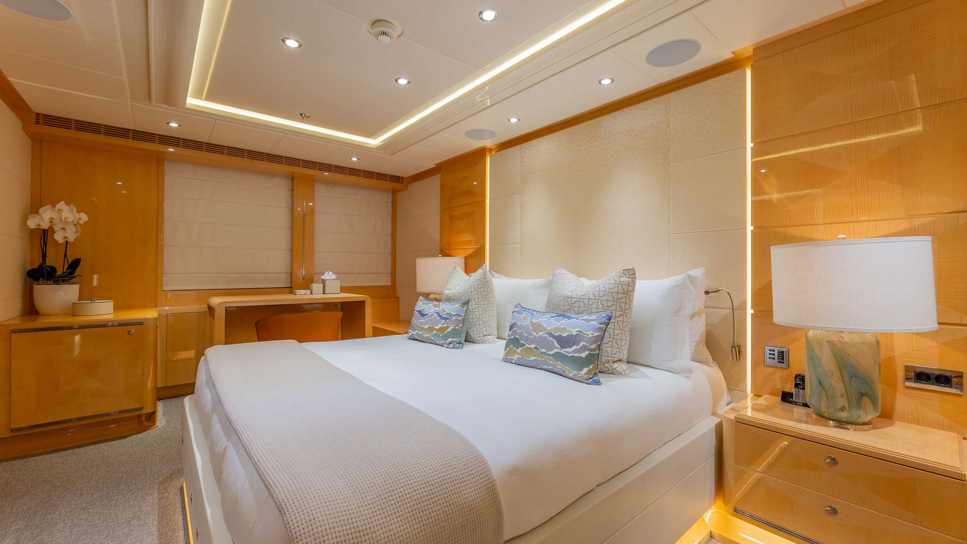 SOUTH yacht image 8