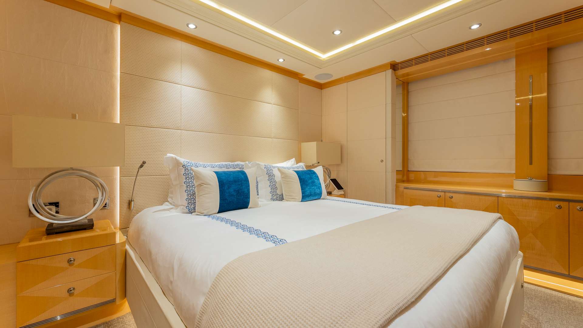 SOUTH yacht image 10