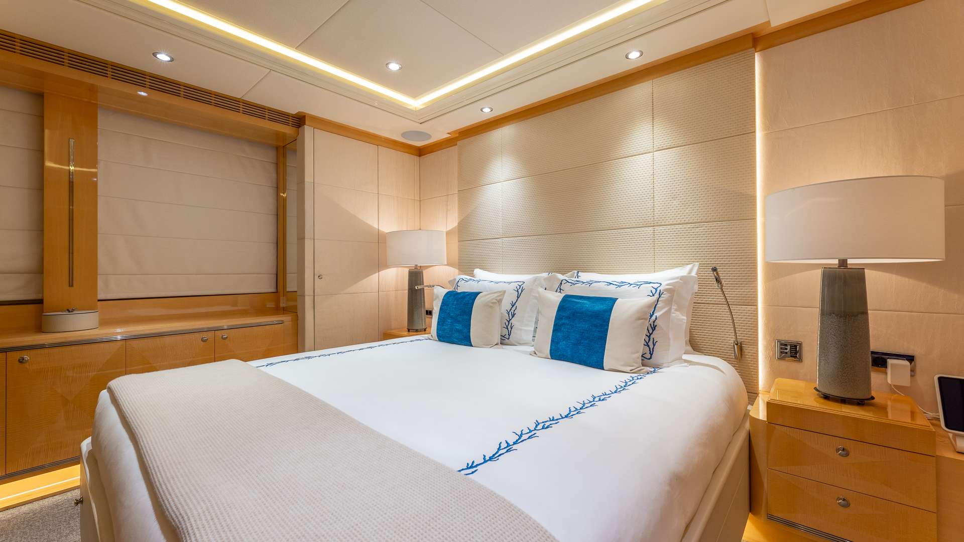 SOUTH yacht image 11