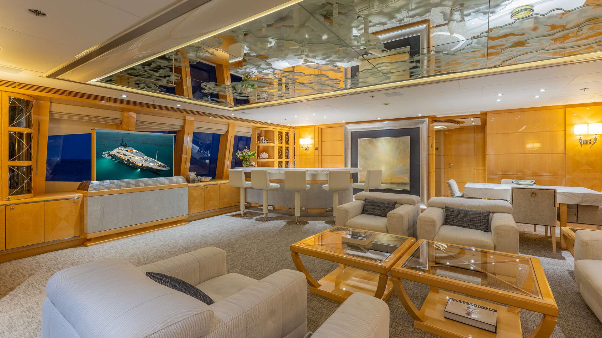 SOUTH yacht image 17
