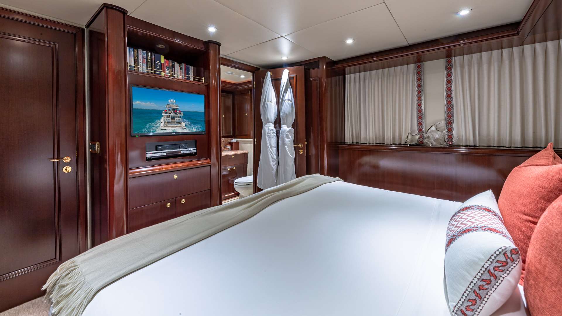 STARSHIP yacht image 9