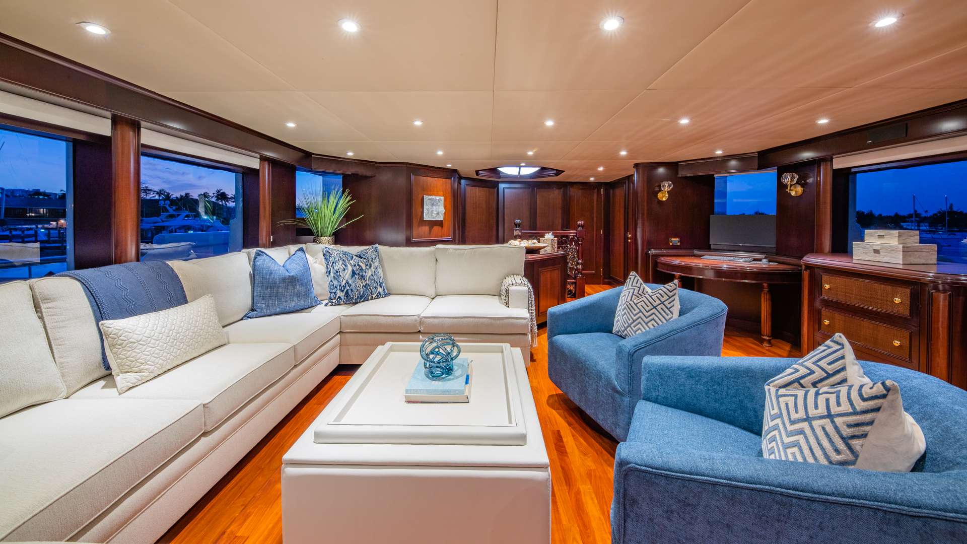 STARSHIP yacht image 12