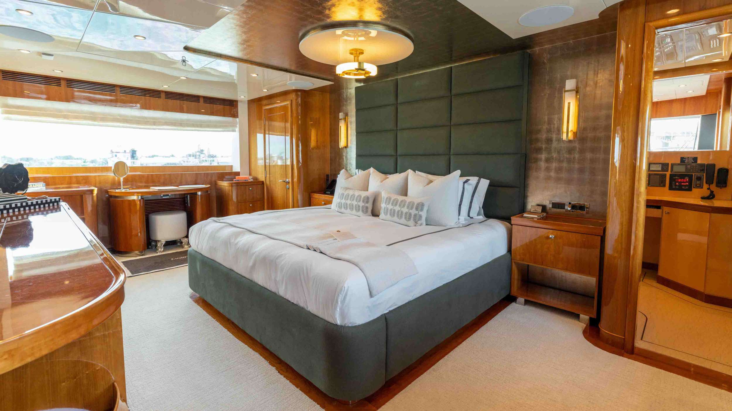 Master/VIP on Bridge Deck with Shower & Jacuzzi Tub