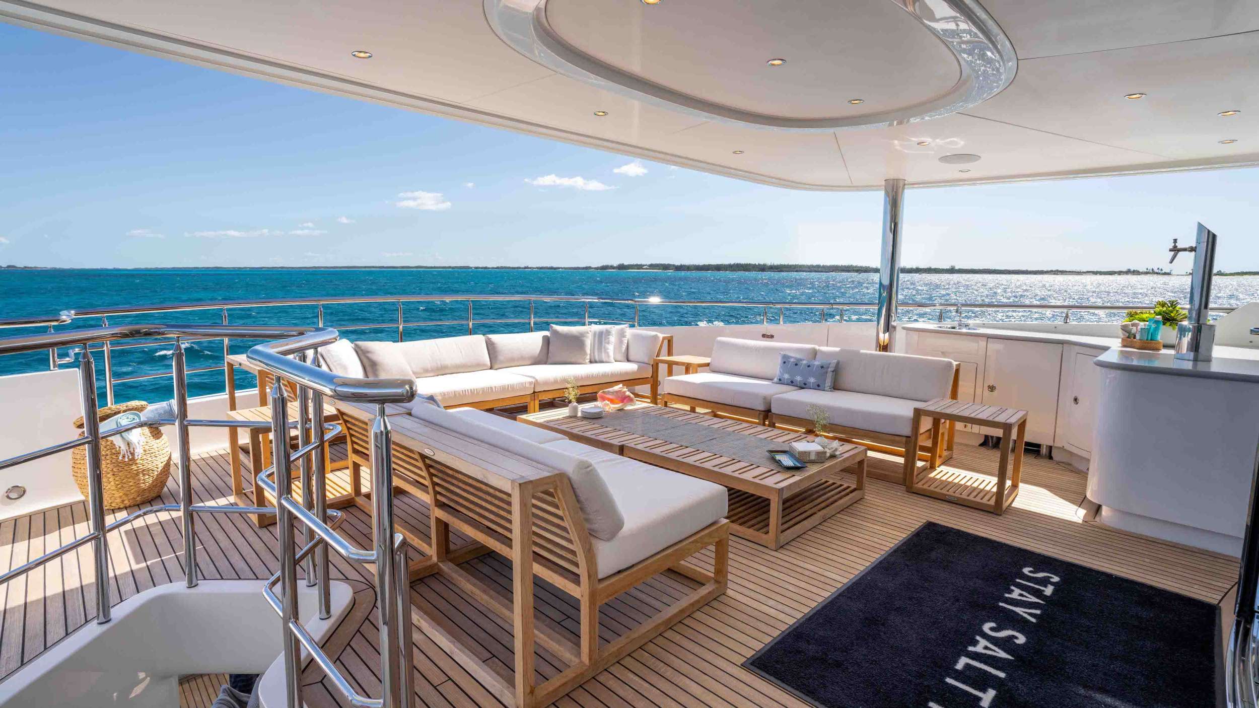 Bridge Deck Aft Seating Area-Beer/wine Tap