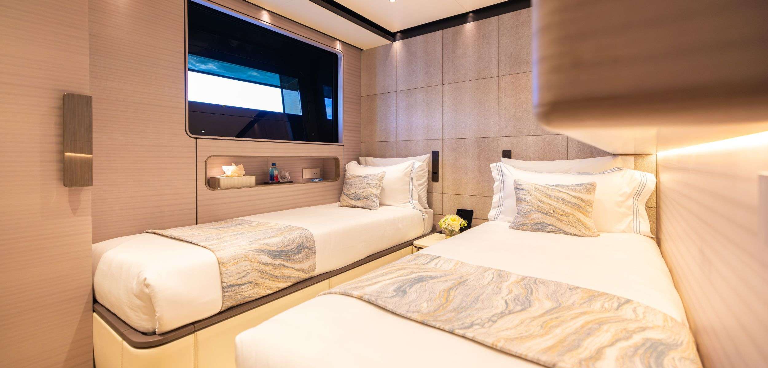 SUI GENERIS yacht image 11