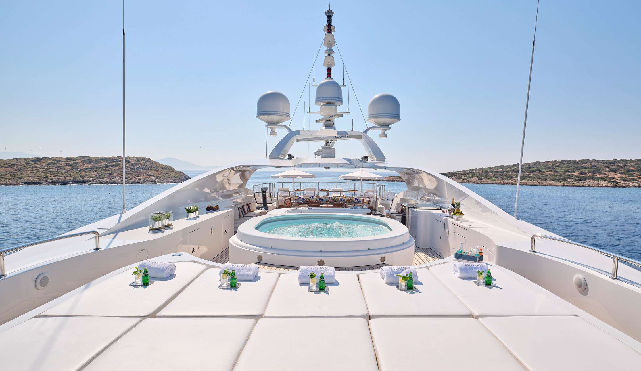 Sundeck Jacuzzi & Sunpads