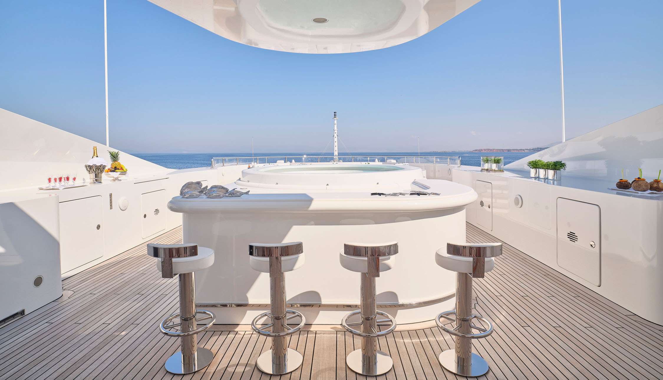 Sundeck Jacuzzi & Wet Bar