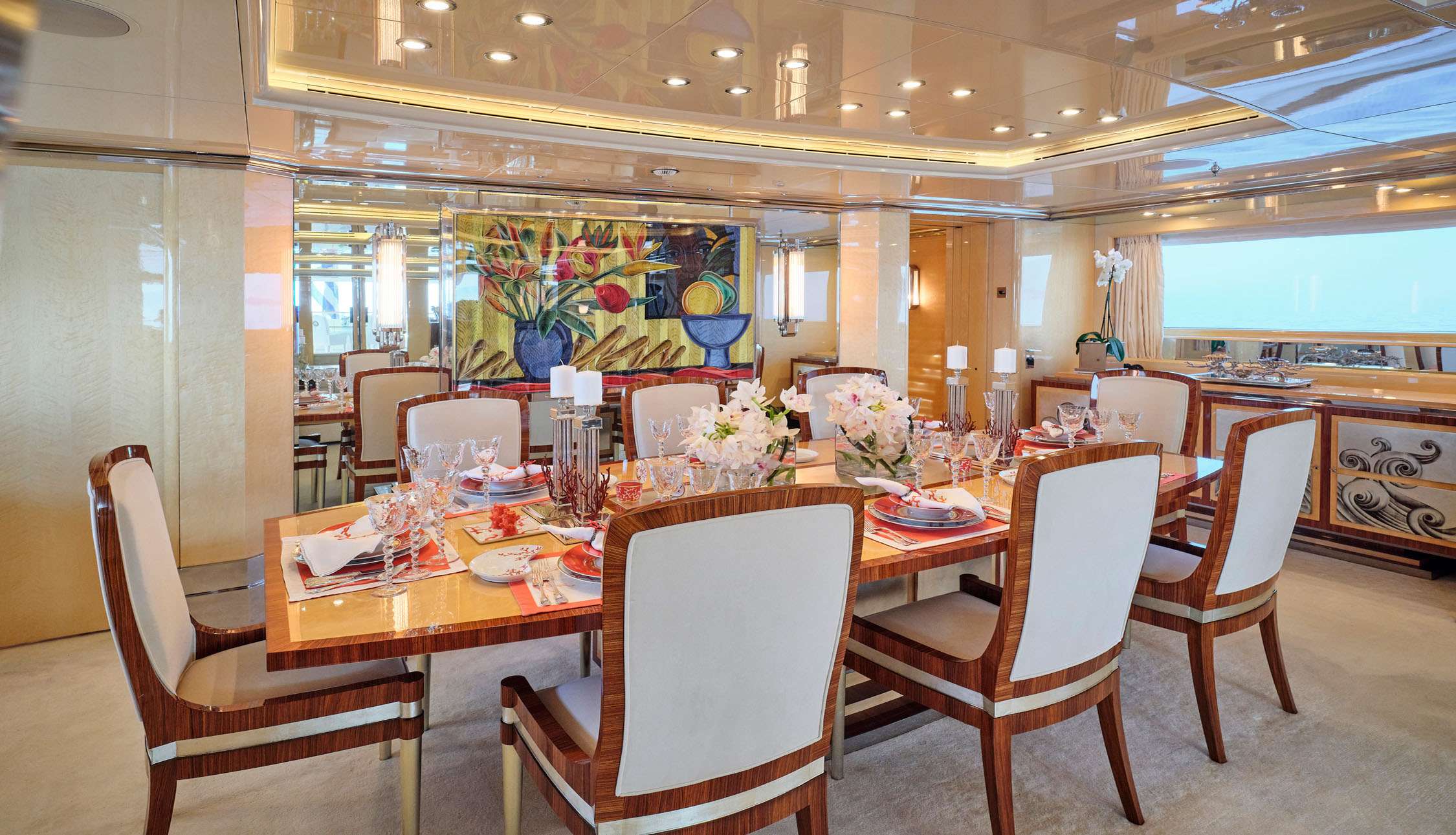 Main deck dining