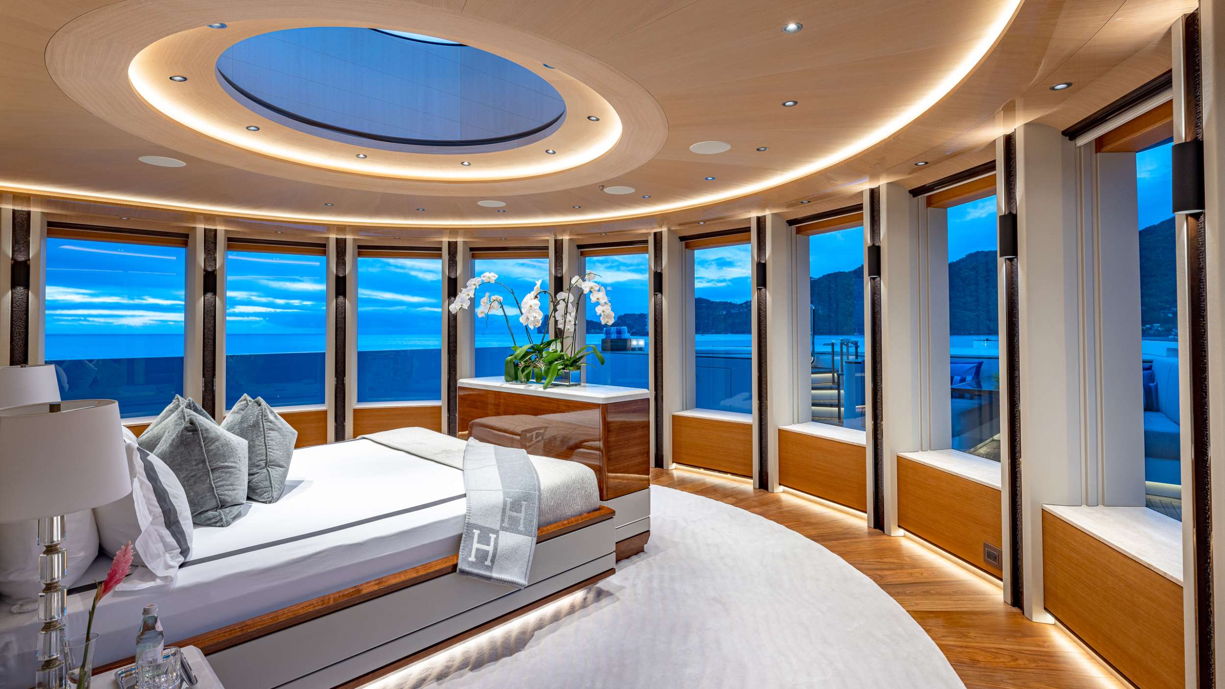 TOP FIVE II yacht image 6