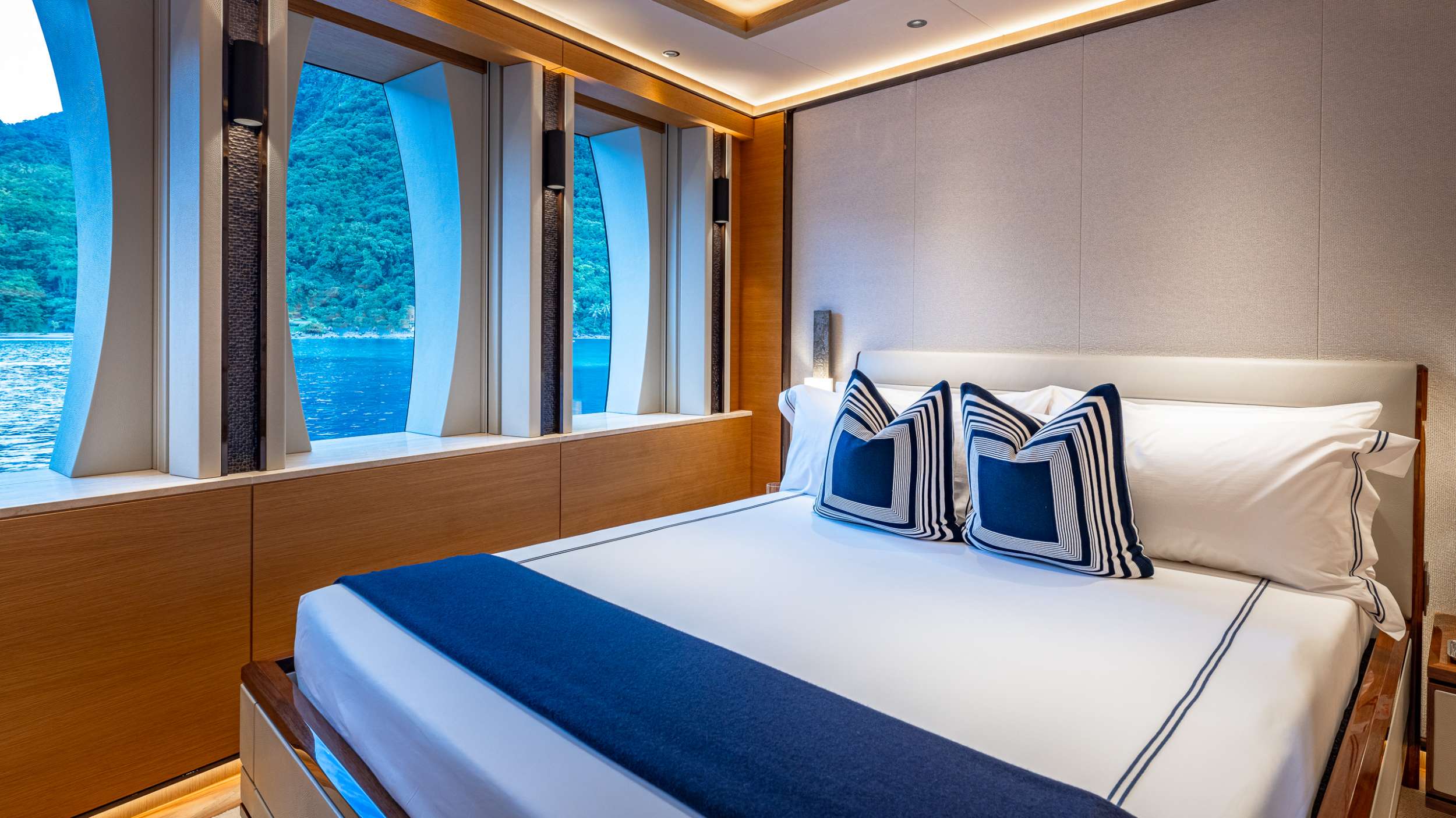TOP FIVE II yacht image 8