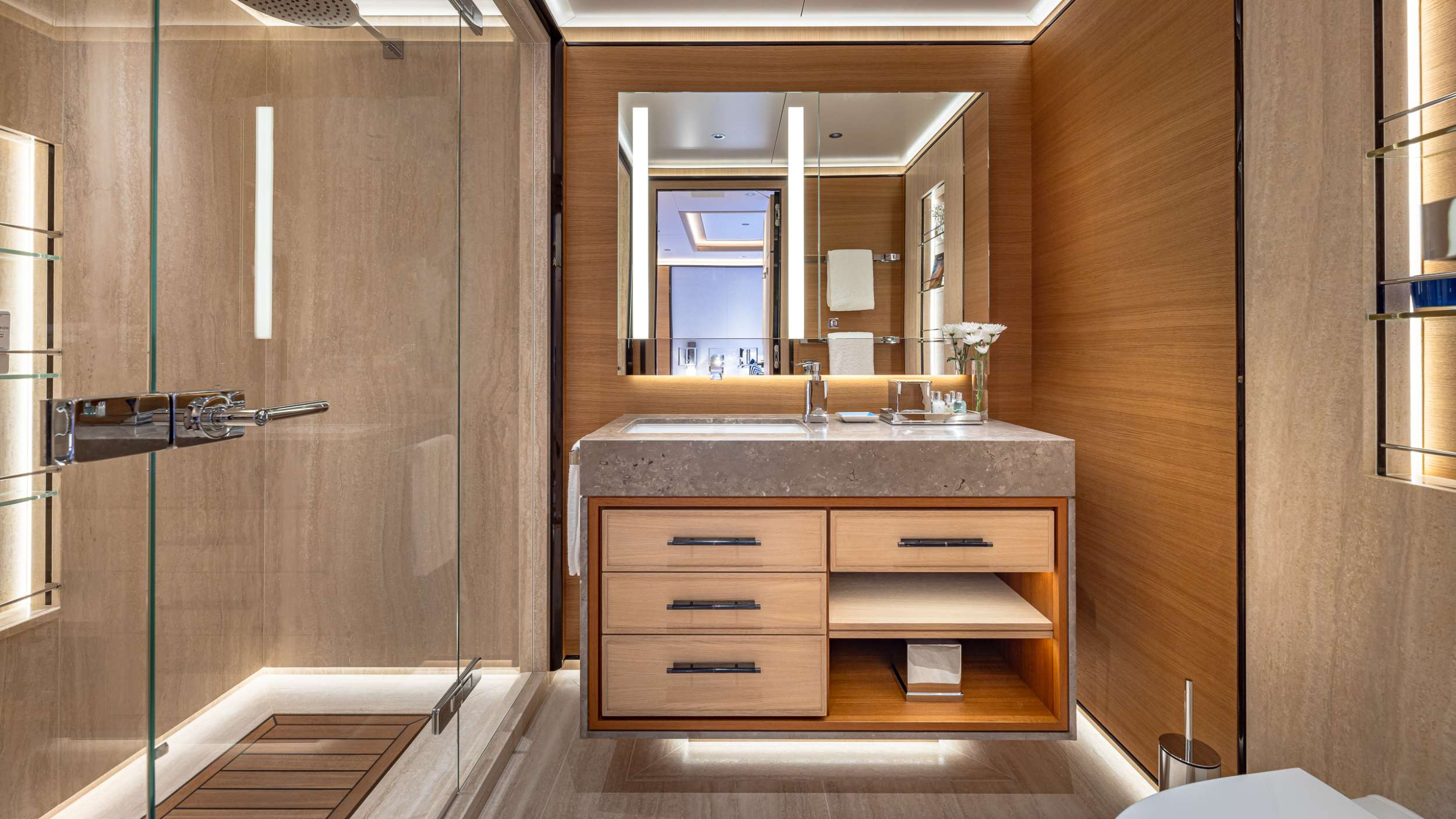 TOP FIVE II yacht image 9