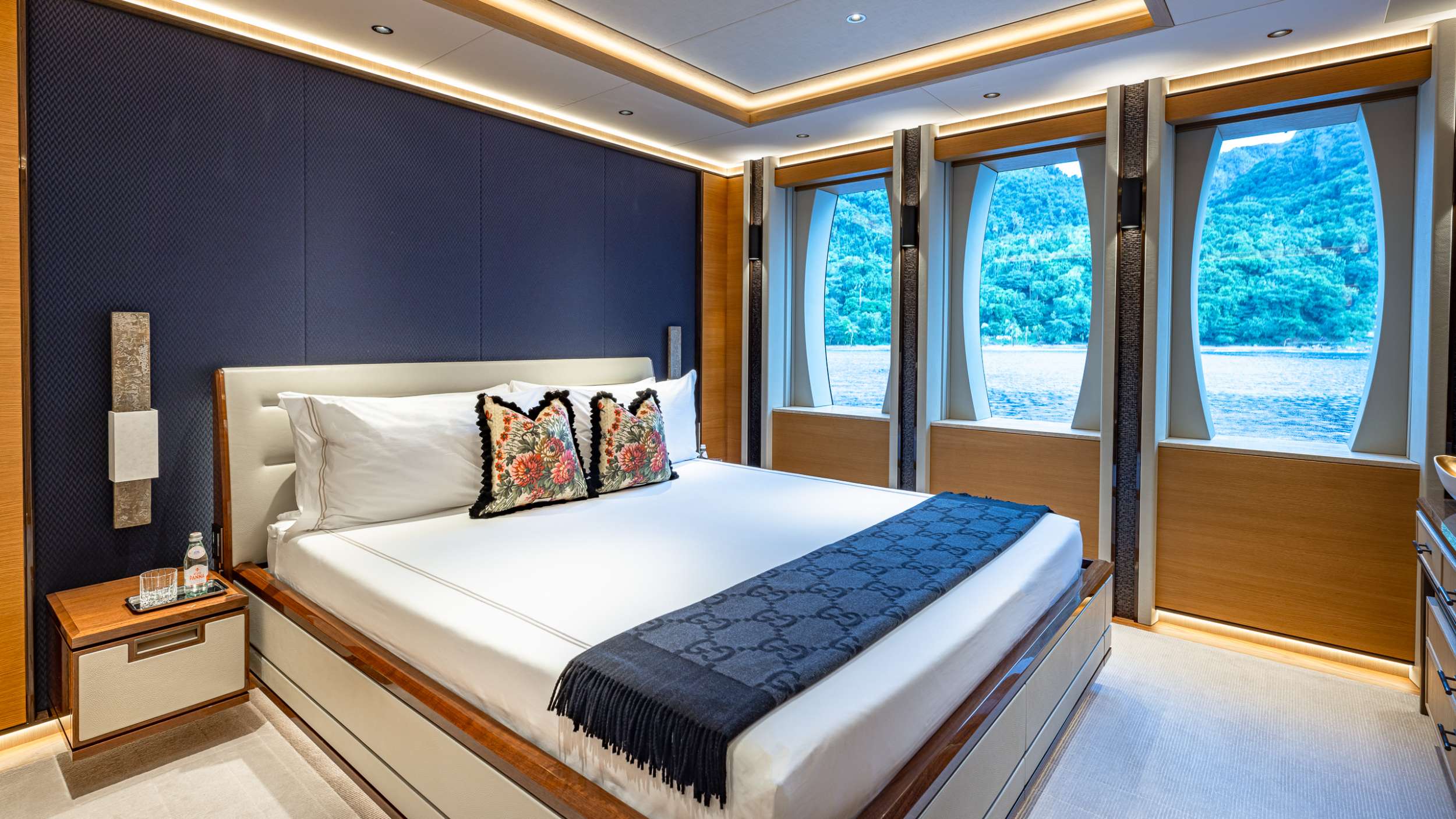 TOP FIVE II yacht image 10